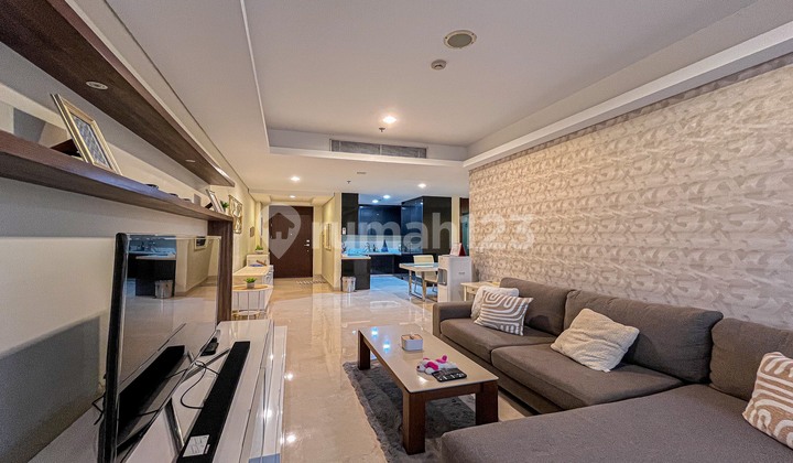 White Luxury Apartment Pondok Indah Residence 2 Bedroom 2