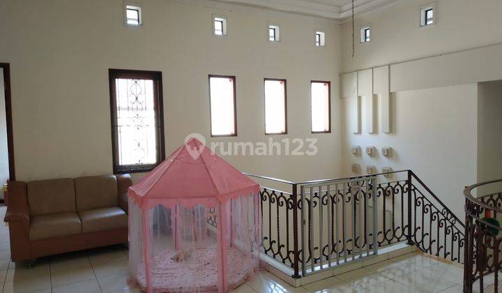 Rumah 2 Lantai Bagus Semi Furnished SHM di Citraland International Village Gwalk, Surabaya 2