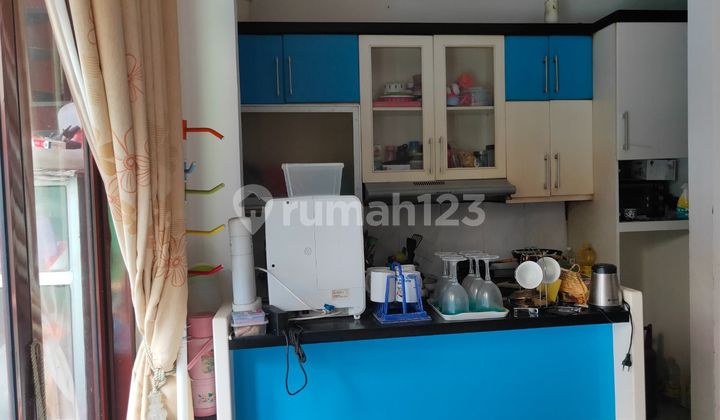 Rumah Dua Lantai Asri Dekat Mall  2