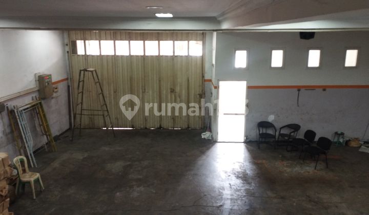 Warehouse and Office in the City Center 2