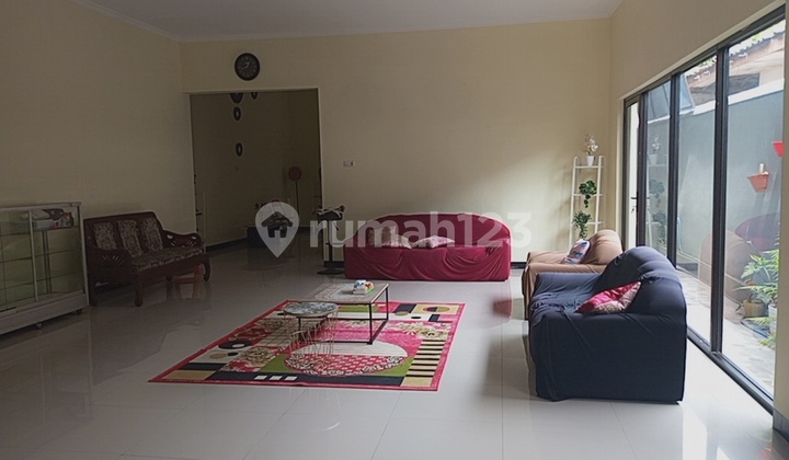Rumah Full Furnished Dipinggir Jalan Cocok untuk Usaha 2
