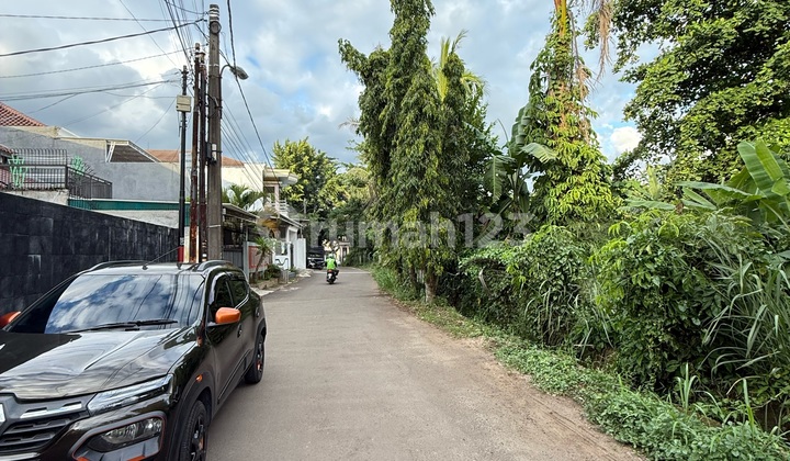 2-Story Hook House Ready to Live In, Luxurious, Strategic Location Near Jagorawi Toll Road, Cijago & LRT Harjamukti - Comfortable Living and a Golden Investment! 2