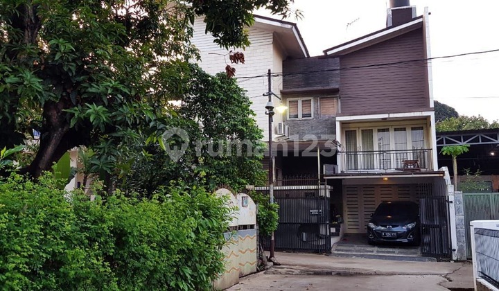 Dijual Rumah Kavling 2,5 Lantai Menggunakan Bahan Bangunan Premium Di Jatiwaringin