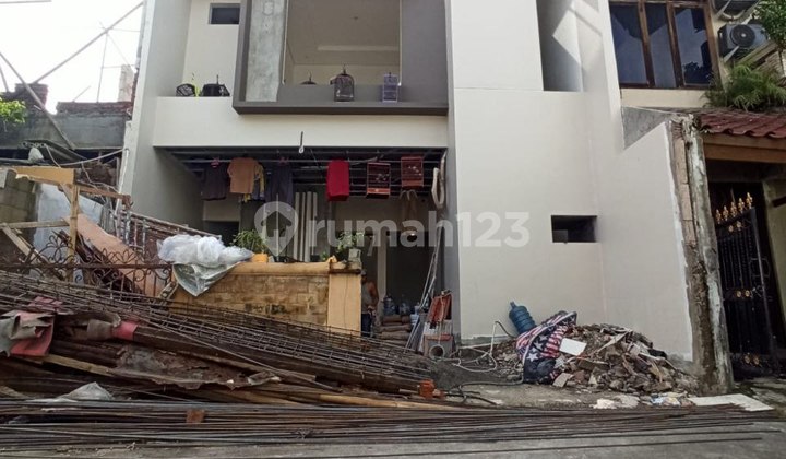 Rumah Keren Mewah Minimalis Lokasi Strategis Dalam Perumahan di Pulo Asem Utara Dekat Toll dan Golf Rawamangun Al-Azhar Tiptop Rumah Sakit Persahabatan dan Velodrome Mall Arion dan Jalan Pemuda