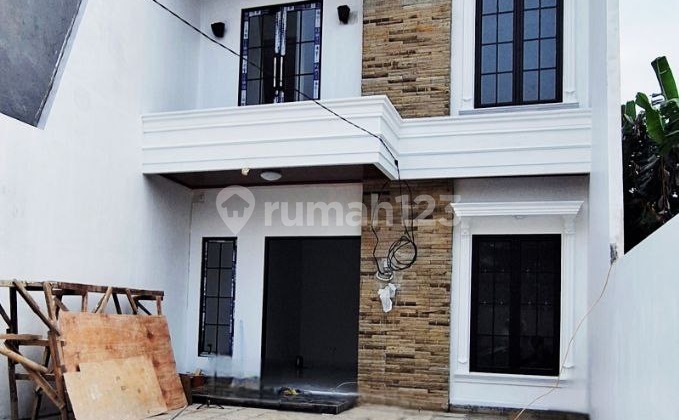 Affordable Sale New Luxurious Classic 2-Story House in a Large &amp; Serene Housing Complex Located in a Strategic Area Near Jatiwaringin Toll Gate Access, Jatibening Toll, LRT, Bekasi City, Safe, Comfortable, Flood-Free.