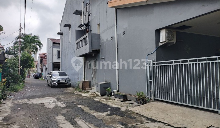 FOR SALE QUICKLY! One and a Half Story Hook House in a One Gate Housing System, Strategic Location by Kalimalang Main Road, Jatibening Bekasi, Flood-Free!!