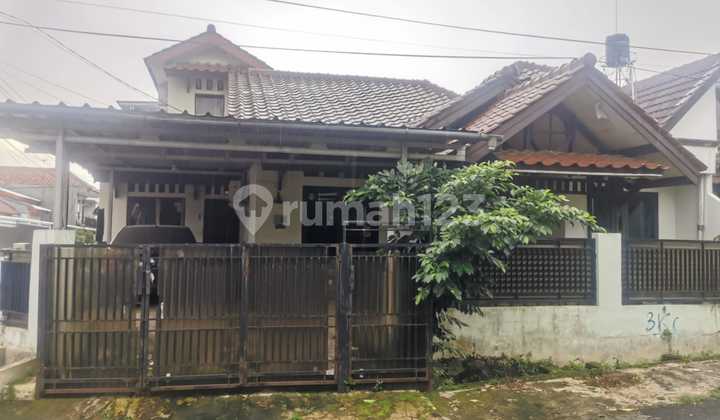 For Sale Ready-to-Occupy House in Indraprasta Complex Bogor, Natural Gas Pipeline Available For Sale Ready-to-Occupy House in Indraprasta Complex Bogor, Natural Gas Pipeline Available