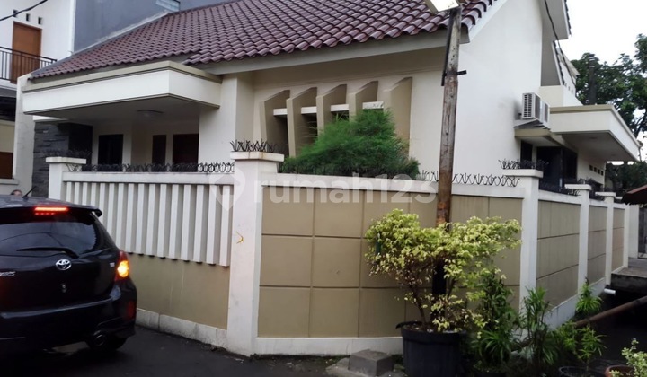 Dijual Rumah Hook 1.5 Lantai Bagus, Nyaman, Bersih, Lokasi Strategis Di Jagakarsa, Jakarta Selatan. Dijual Rumah Hook 1.5 Lantai Bagus, Nyaman, Bersih, Lokasi Strategis Di Jagakarsa, Jakarta Selatan.