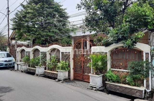 Cheap Sale 1-Story Ready-to-Live House in Utan Kayu, Matraman, Jakarta