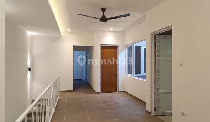 Dijual Rumah Elegan 2 Lt Dekat Mcd Cipayung Jak Tim 2