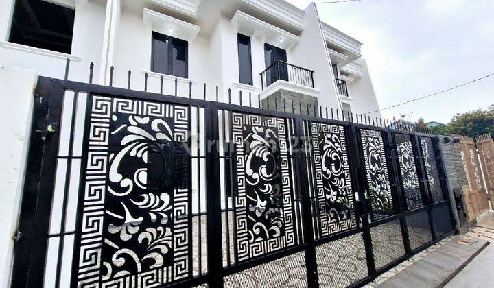 Rumah Baru Dlm Perum Besar Model American Klasik Dikodau Bekasi  1