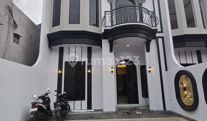 Two-Storey House in Jagakarsa, Land Area 101 m², Building Area 140 m² | 3+1 Bedrooms | Complete SHM IMB | 2.4 M Negotiable