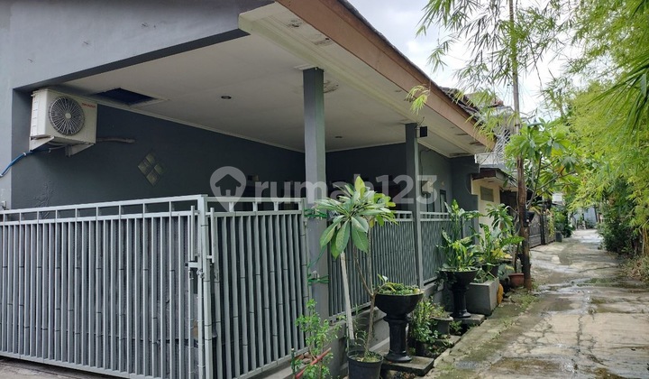 FOR SALE QUICKLY! One and a Half Story Hook House in a One Gate Housing System, Strategic Location by Kalimalang Main Road, Jatibening Bekasi, Flood-Free!!