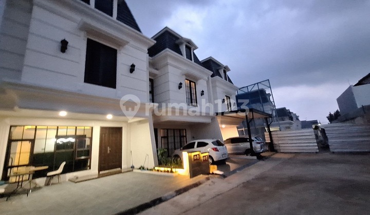 Rumah Mewah American Classic di Ratna Dkt Tol Jatibening LRT