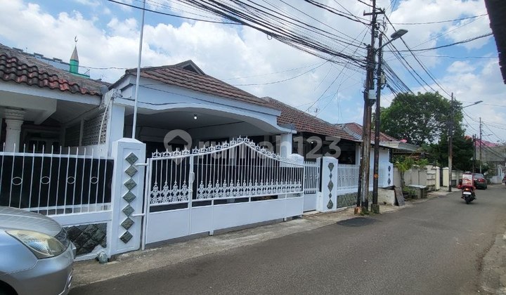 Duren 3 Pancoran South Jakarta Boarding House Within a Plot.