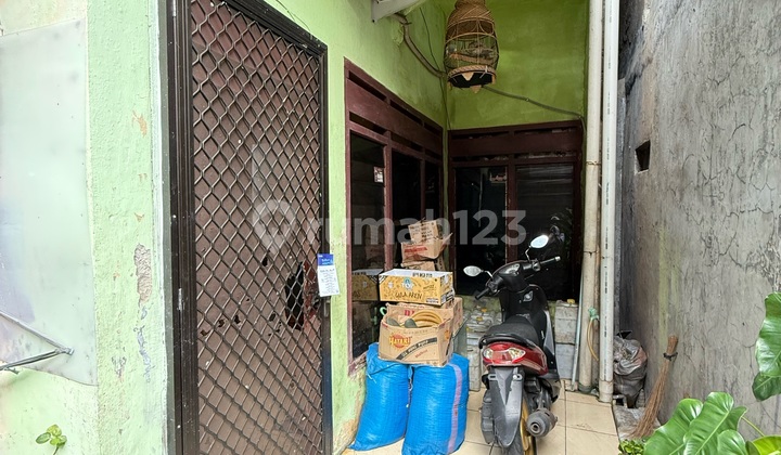 Dijual Rumah Dalam Gang, Lokasi Strategis Hanya 5 Menit Ke Grand Pramuka City Dan Dekat Jalan Haji Ten.