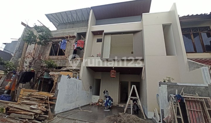 Rumah Keren Mewah Minimalis Lokasi Strategis Dalam Perumahan di Pulo Asem Utara Dekat Toll dan Golf Rawamangun Al-Azhar Tiptop Rumah Sakit Persahabatan dan Velodrome Mall Arion dan Jalan Pemuda 2