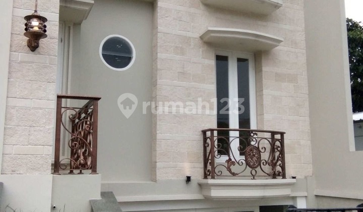 For Sale New Luxury House with Private Swimming Pool & Basement Parking, Strategic Location in Otista Kampung Melayu, Jatinegara, East Jakarta 2