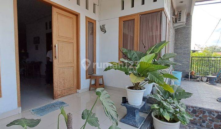 tampak depan rumah dijual 2 lantai di