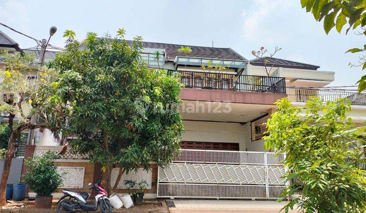 Rumah Kokoh Semi Furnish Taman Dalam Luas Di Kemang Pratama 1 Bks 1