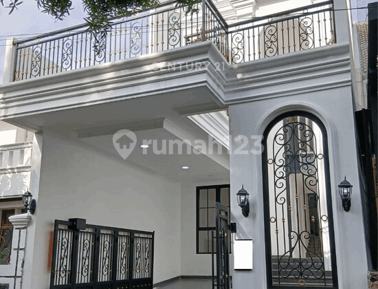 Luxury Home For Sale, Strategic Location, Ready to Occupy in Sector 9