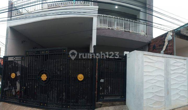 Dijual Rumah Luas Bonus 4 Kontrakan di Karang Tengah Tangerang Banten 1