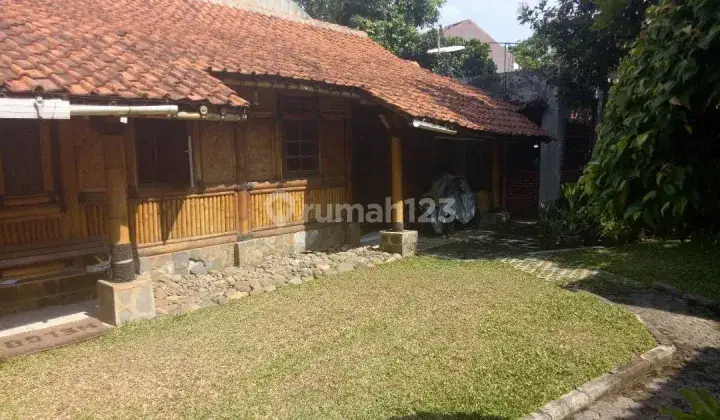 Dijual Tanah Dengan Rumah Tua di Jalan H Nawi  1