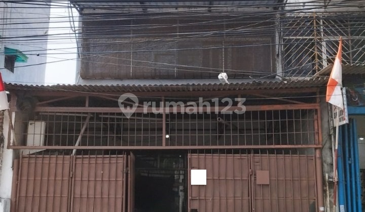 For Sale 3-Story House in Jembatan Lima, West Jakarta, Area