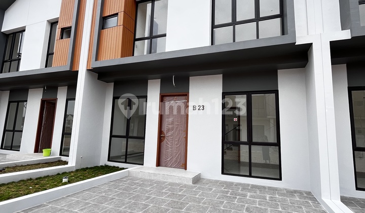 For Sale 3-Bedroom 3-Bathroom House Just Steps to Mega Mall