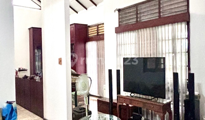 For Sale - Well-Maintained Old House in Pakubuwono, Strategic Location 2