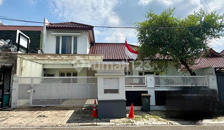Rumah Mewah Design Modern Siap Huni Semi Furnished Dengan Kolam Renang Lokasi Strategis Di Blok S – Kebayoran Baru 