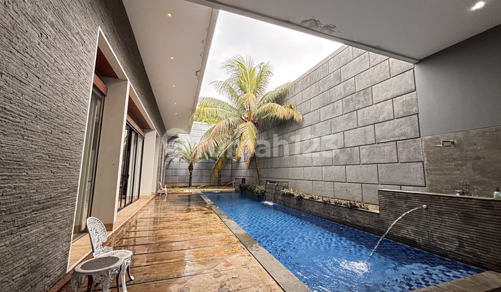 Rumah Brand New Mewah Siap Huni Dlm Cluster Premium di BSD City Dgn Pool Dekat Lap Golf 2