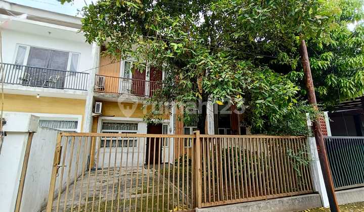 Vintage Furnished 2-Story House with Spacious Yard Near Griya Torina, 500 M from Pondok Ranji Station - South Tangerang 2