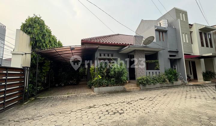 Ready-to-Occupy House Below Market Price, 1.5 Floors Well-Maintained, Corner Lot in a Mini Compound in Tanah Kusir, South Jakarta 2