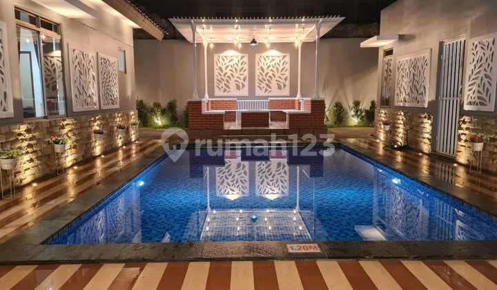 Rumah +kolam Renang Dekat Sekolah 1