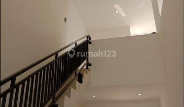 Rumah 2 Lantai Sudah Renovasi 2