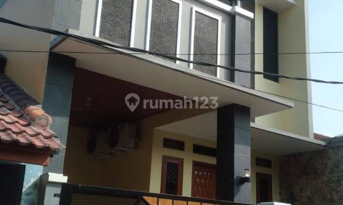 Rumah 2 Lantai Baru Di Renovasi 1