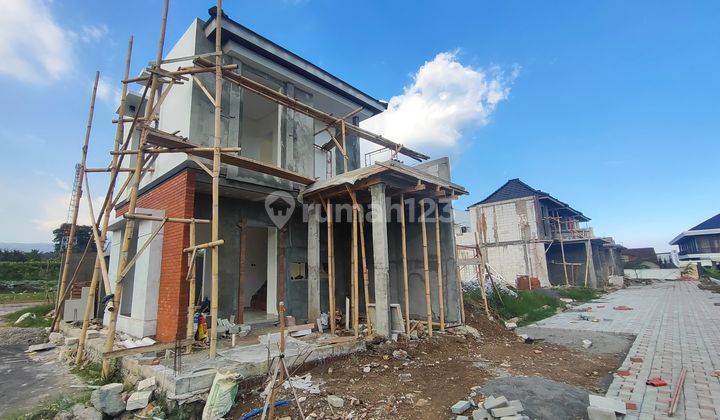 Rumah Villa 3 Lantai View Cantik 2 Menit Alun Alun Batu Bonus Private Pool Dan Furnished 1