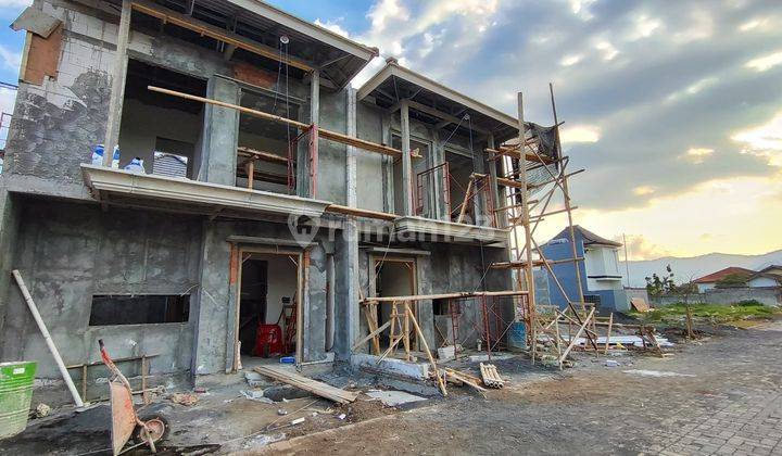 Rumah 3 Lantai View Pegunungan Indah Private Pool 2 Menit Alun Alun Batu 1