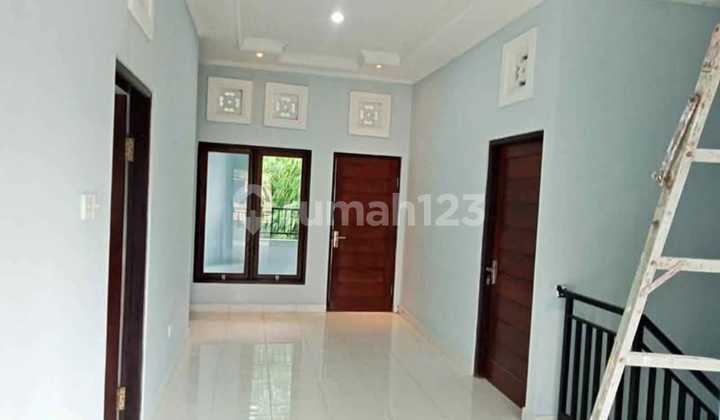 For Sale 2-Story Hook House in Peguyangan Kaja Sm 2
