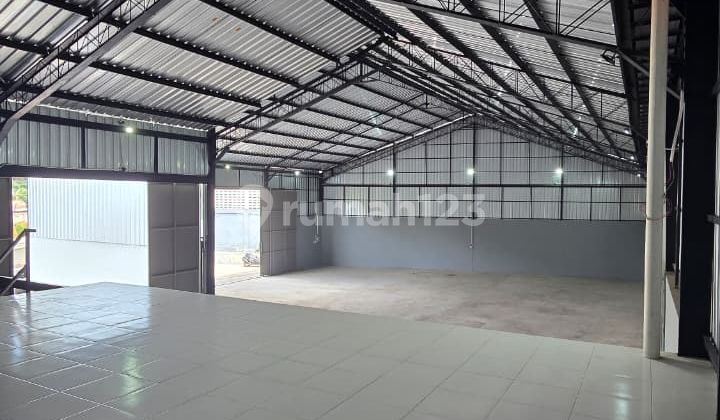 Large Warehouse with Tronton Access in Sesetan Kori Large Warehouse with Tronton Access in Sesetan Kori