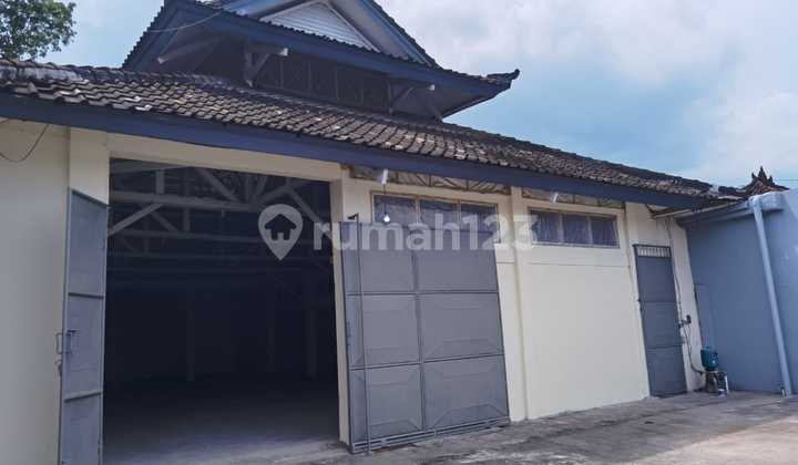 Large 5 Are Warehouse in North Denpasar Street