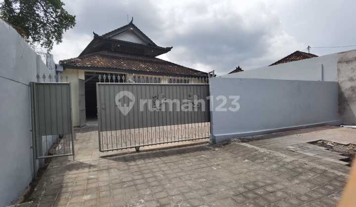 Large 5 Are Warehouse in North Denpasar Street