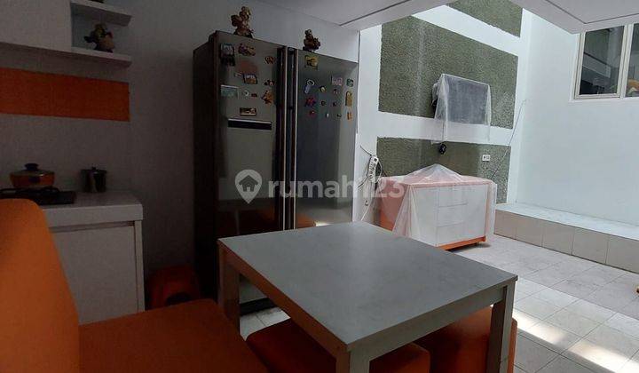 Rumah Bagus Dan Nyaman 2,5 Lantai Split Level  2