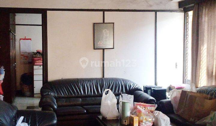 RUKO DIPUSAT KOTA DI AREA PERDAGANGAN DI BANDUNG JAWA BARAT. 2