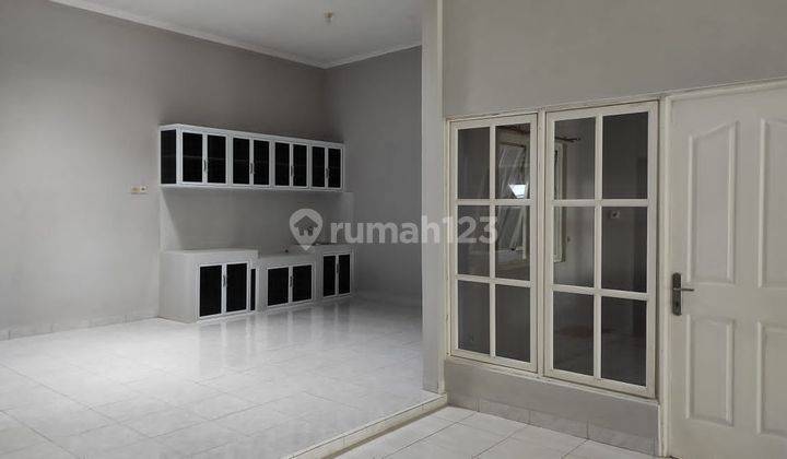 Rumah Semi Furnished SHM - Sertifikat Hak Milik di jln Adenia graha padma, Semarang Barat Bagus 2