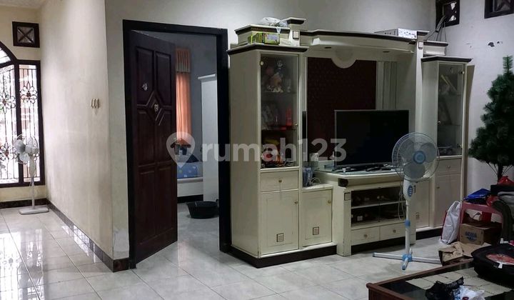 Dijualrumah Dan Tempat Usaha. Butuh Minim Renovasi 2