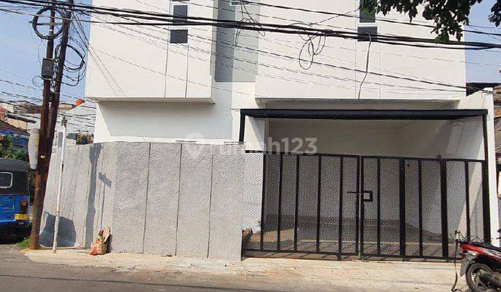 Rumah Hoek Bagus Lokasi Strategis Di Tebet, Jakarta Selatan 2