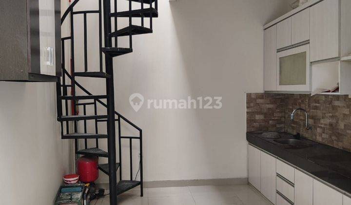 Di Sewakan Rumah 2 Lantai Di Jl Ratna Dekat Lrt 2