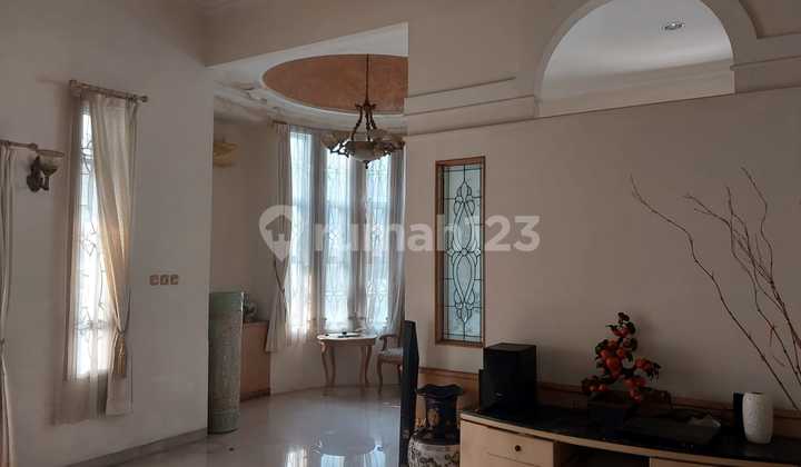 ONLY 13M, Luxurious 3-Story House in Central Jakarta 2